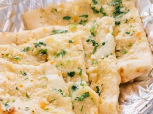 Cheese And Garlic Naan