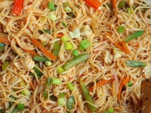 VEGETABLE FRIED NOODLES
